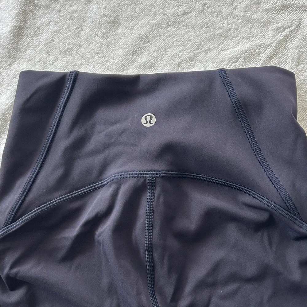 Lulu lemon train times size 4 25” navy
